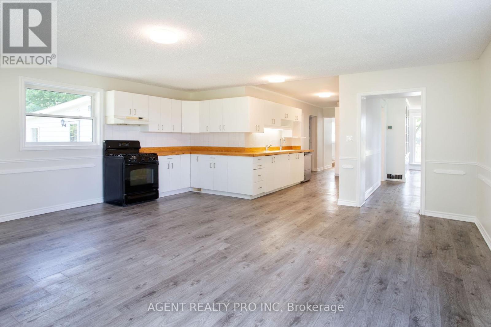 24264 Coldstream Road, Middlesex Centre, Ontario  N0M 2A0 - Photo 21 - X12276945