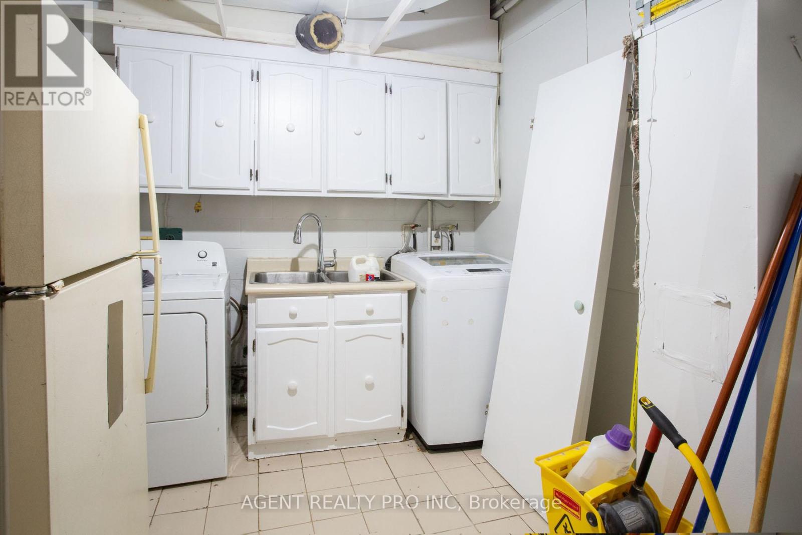 24264 Coldstream Road, Middlesex Centre, Ontario  N0M 2A0 - Photo 24 - X12276945