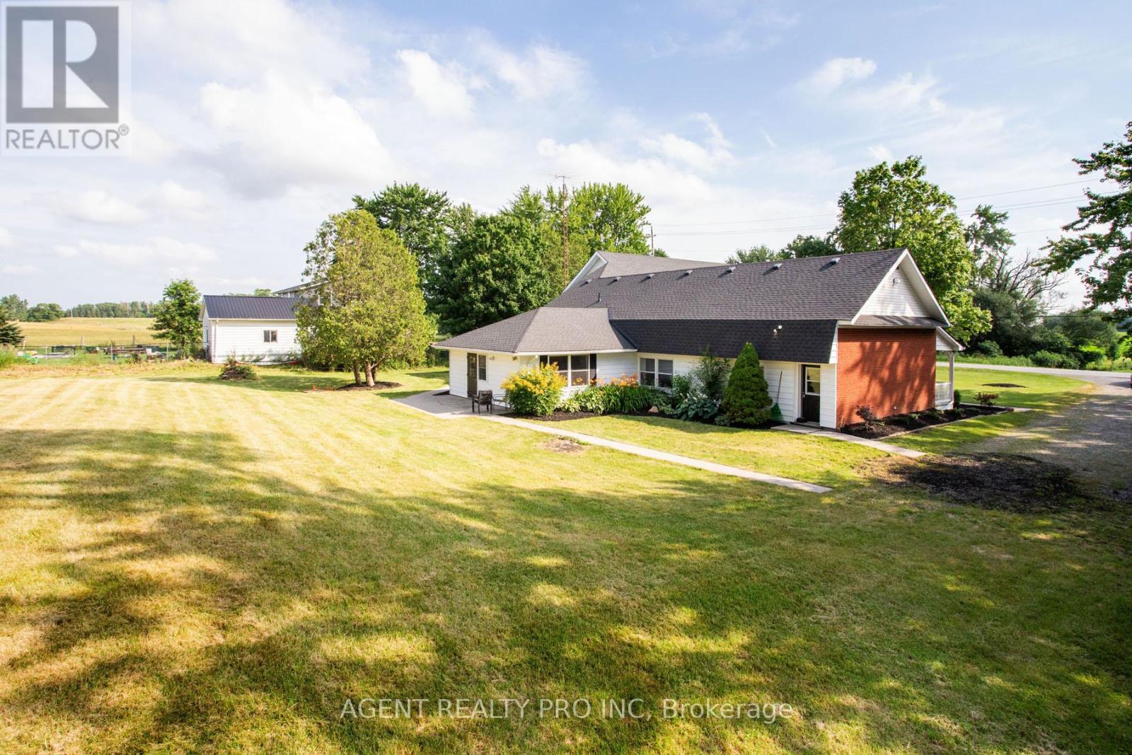 24264 Coldstream Road, Middlesex Centre, Ontario  N0M 2A0 - Photo 3 - X12276945