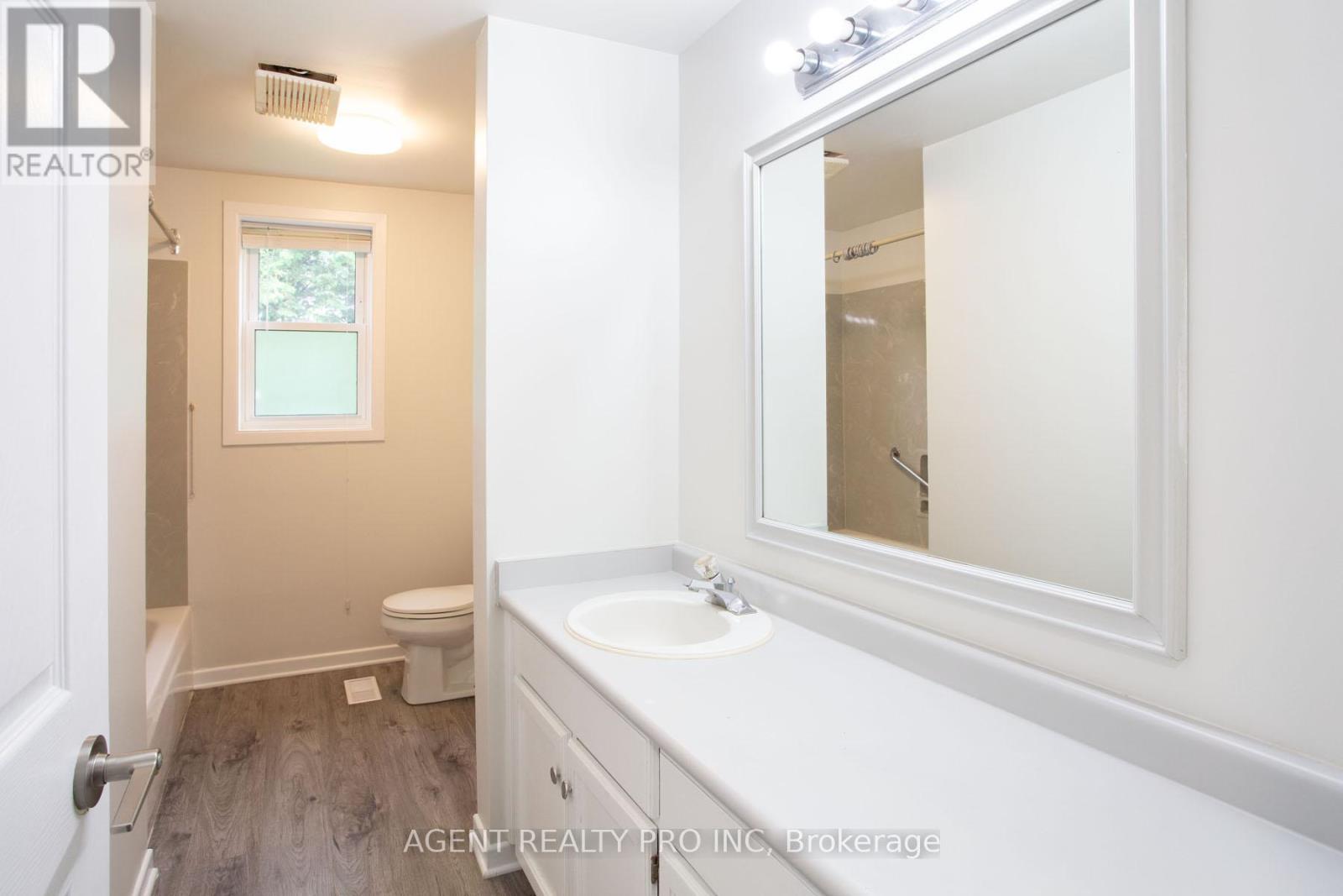 24264 Coldstream Road, Middlesex Centre, Ontario  N0M 2A0 - Photo 31 - X12276945