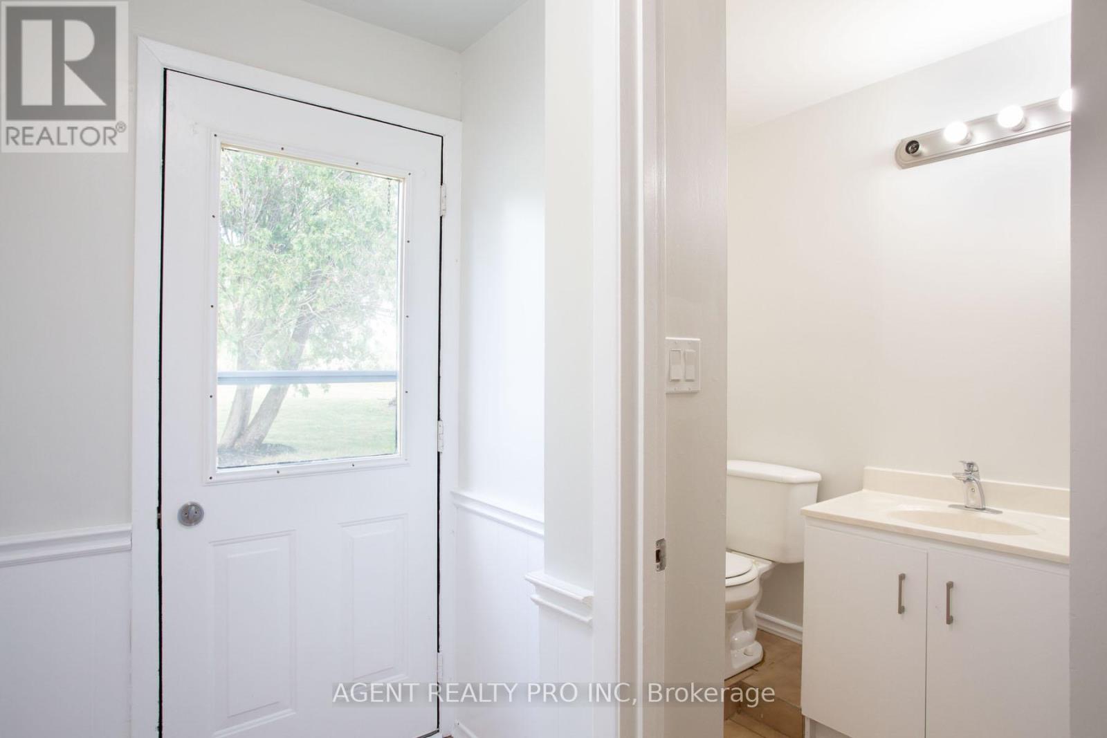 24264 Coldstream Road, Middlesex Centre, Ontario  N0M 2A0 - Photo 38 - X12276945