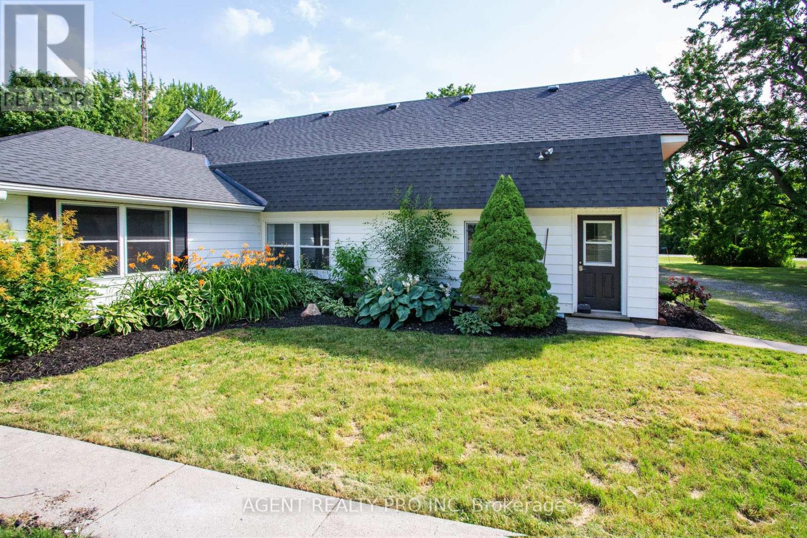 24264 Coldstream Road, Middlesex Centre, Ontario  N0M 2A0 - Photo 4 - X12276945