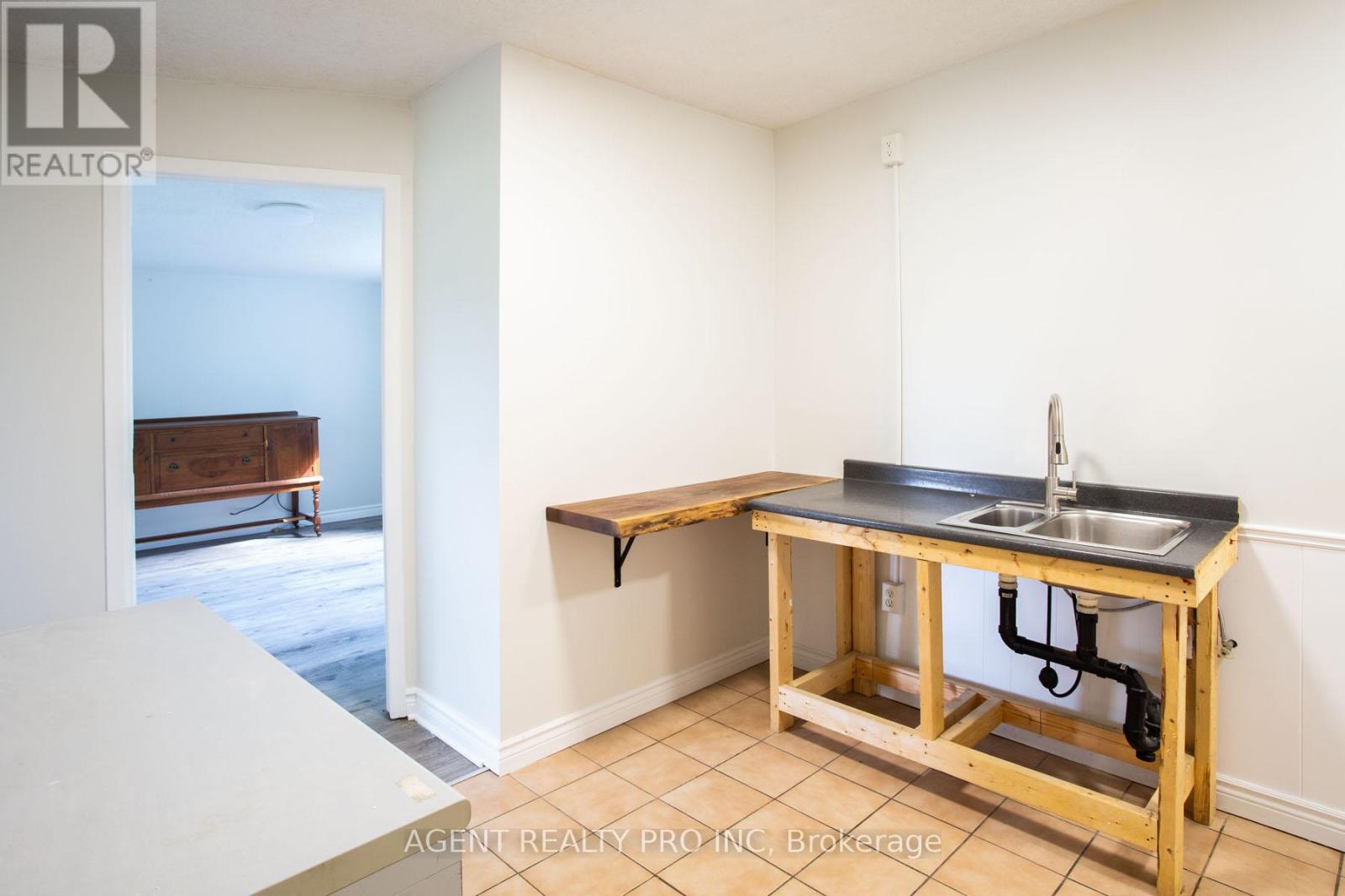 24264 Coldstream Road, Middlesex Centre, Ontario  N0M 2A0 - Photo 40 - X12276945
