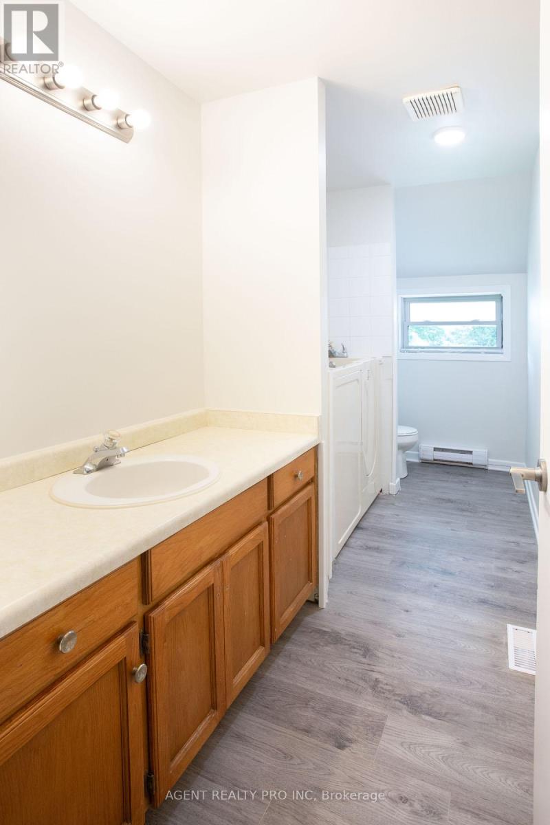 24264 Coldstream Road, Middlesex Centre, Ontario  N0M 2A0 - Photo 43 - X12276945