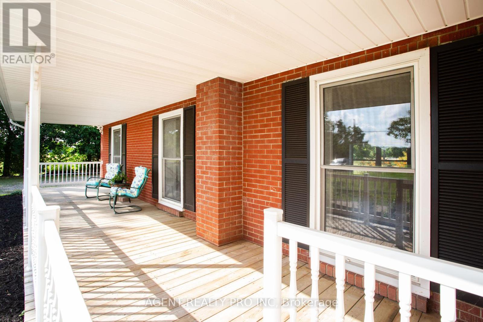 24264 Coldstream Road, Middlesex Centre, Ontario  N0M 2A0 - Photo 45 - X12276945