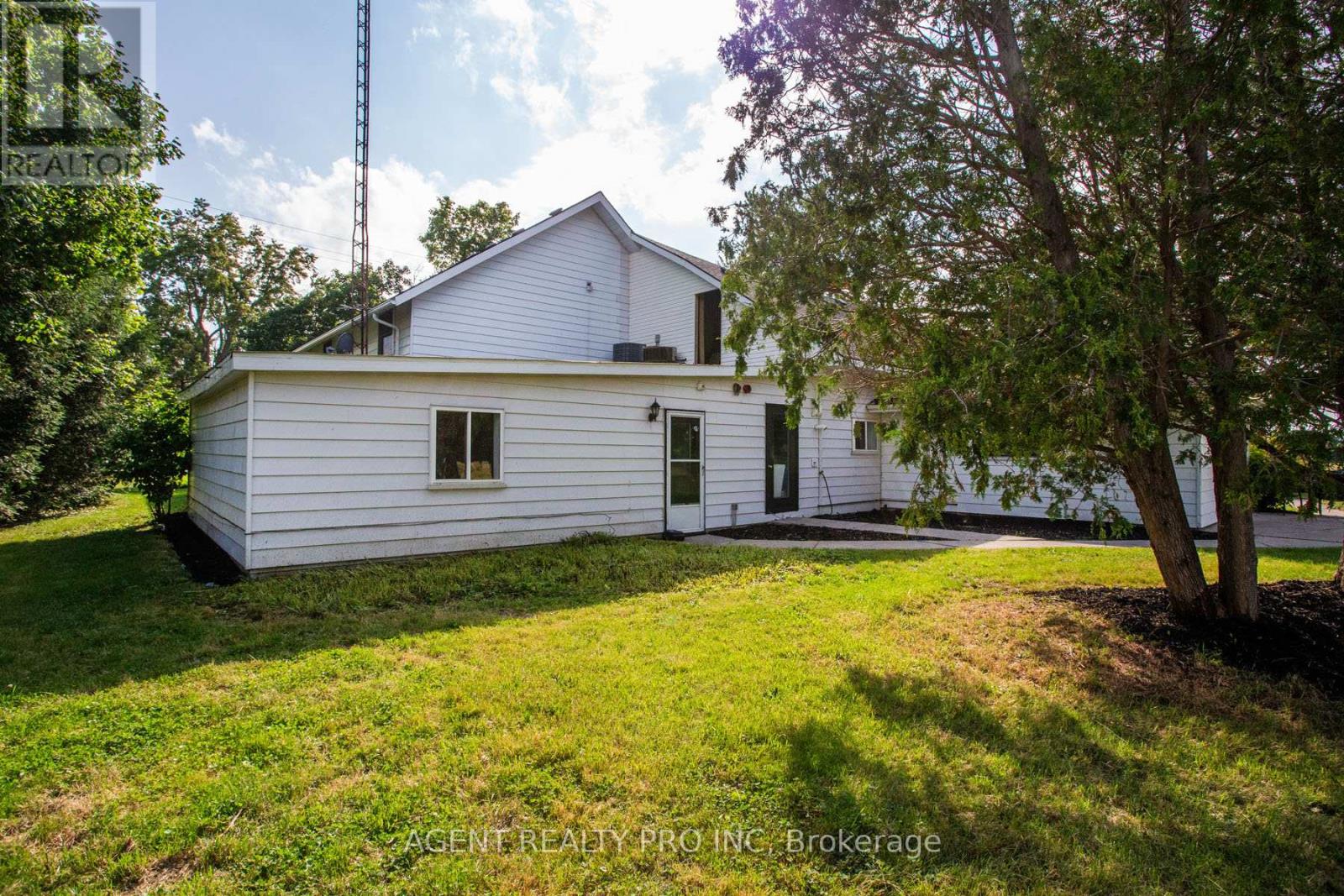 24264 Coldstream Road, Middlesex Centre, Ontario  N0M 2A0 - Photo 47 - X12276945