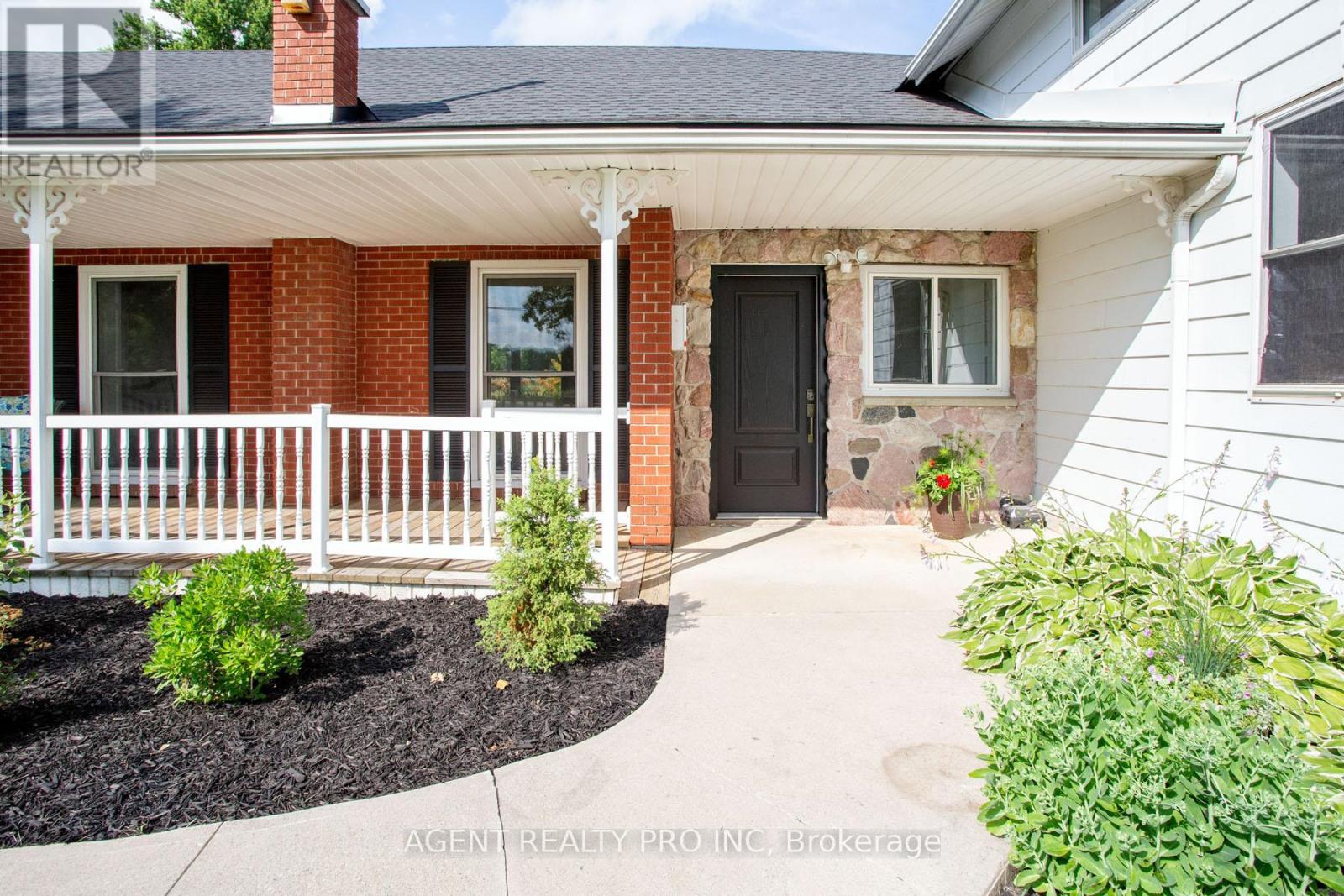 24264 Coldstream Road, Middlesex Centre, Ontario  N0M 2A0 - Photo 7 - X12276945