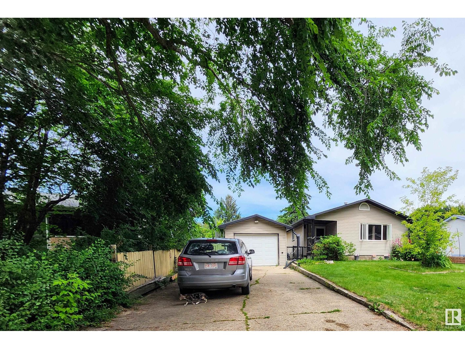 Property at 16 RAVEN DR image 1