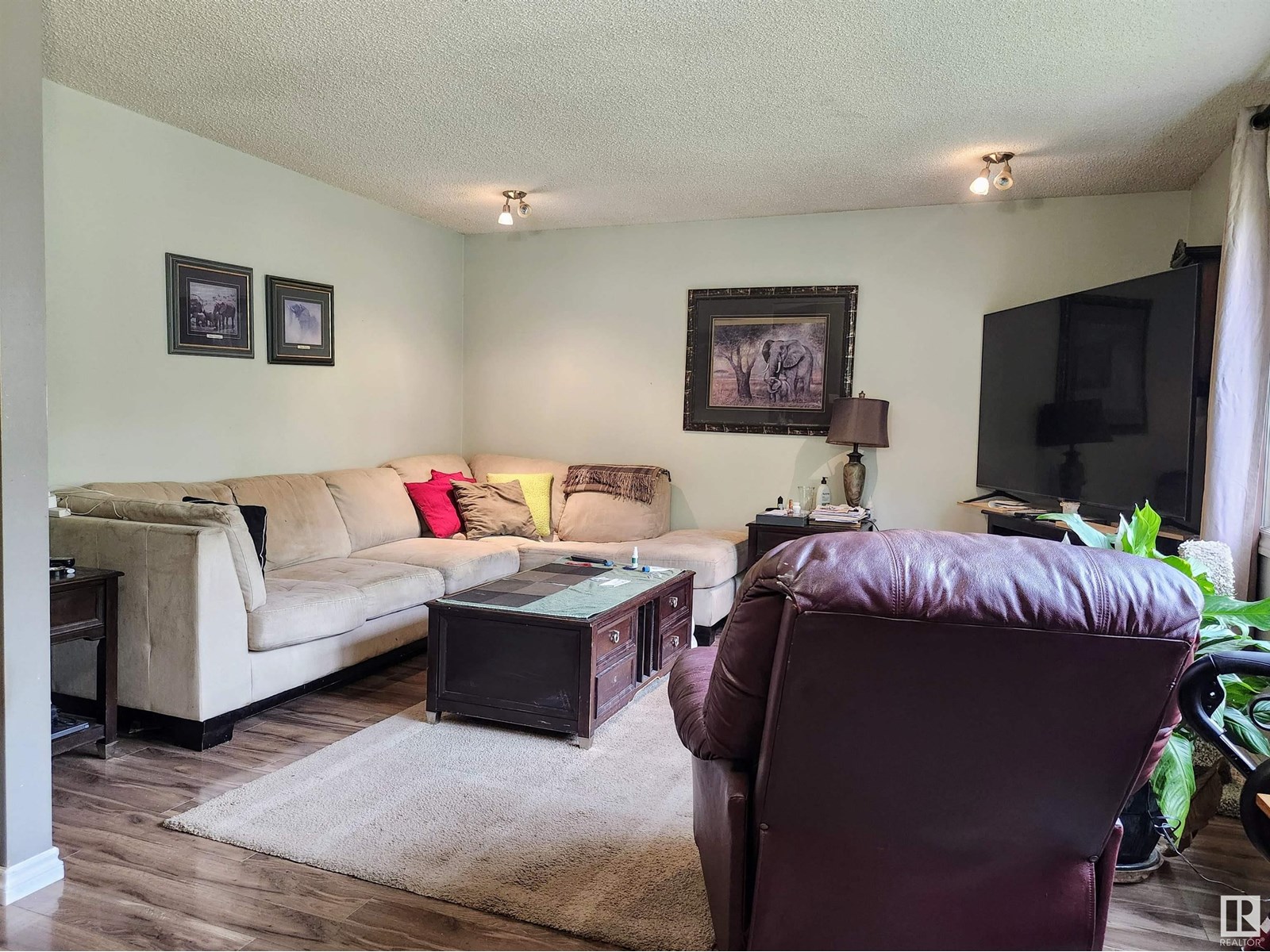 Property at 16 RAVEN DR image 3