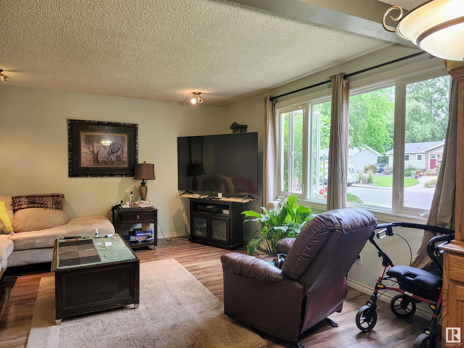 Property at 16 RAVEN DR image 5