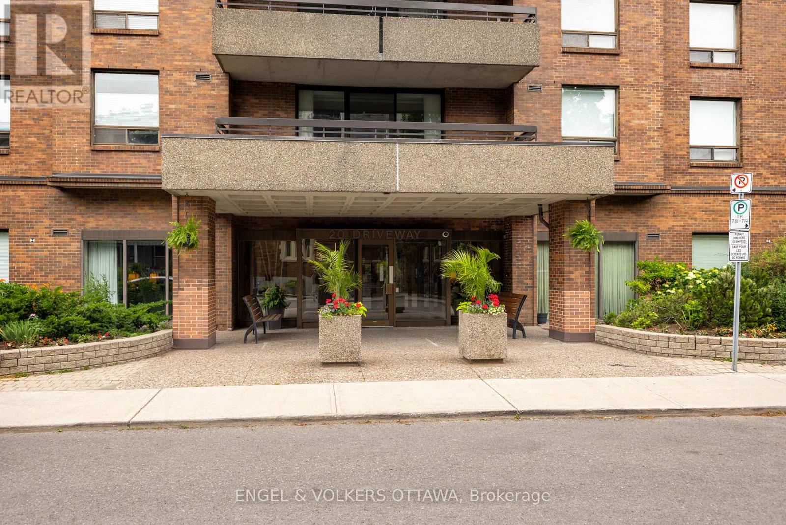 605 - 20 The Driveway Avenue, Ottawa, Ontario  K2P 1C8 - Photo 2 - X12276862