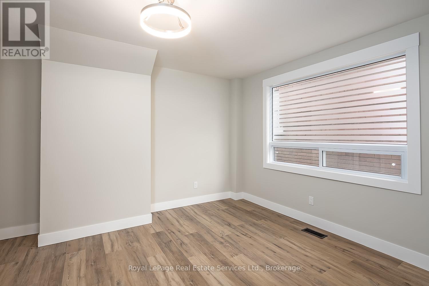 Front - 37 Albert Street, Welland, Ontario  L3B 4L1 - Photo 12 - X12276930