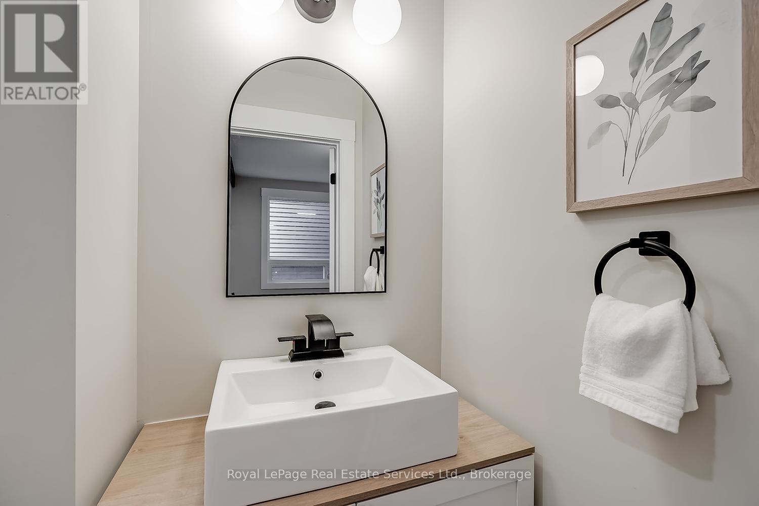 Front - 37 Albert Street, Welland, Ontario  L3B 4L1 - Photo 15 - X12276930