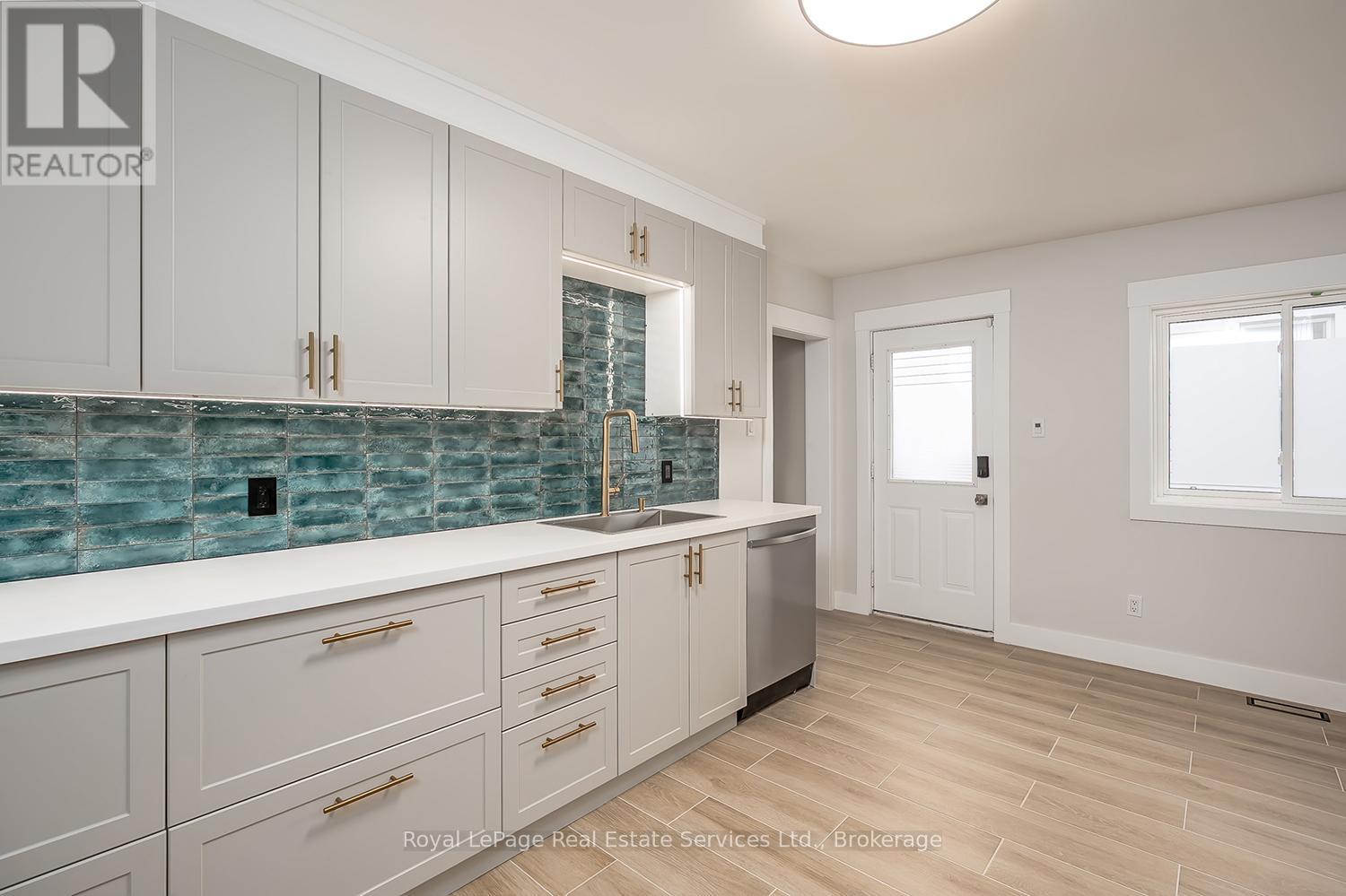 Front - 37 Albert Street, Welland, Ontario  L3B 4L1 - Photo 5 - X12276930