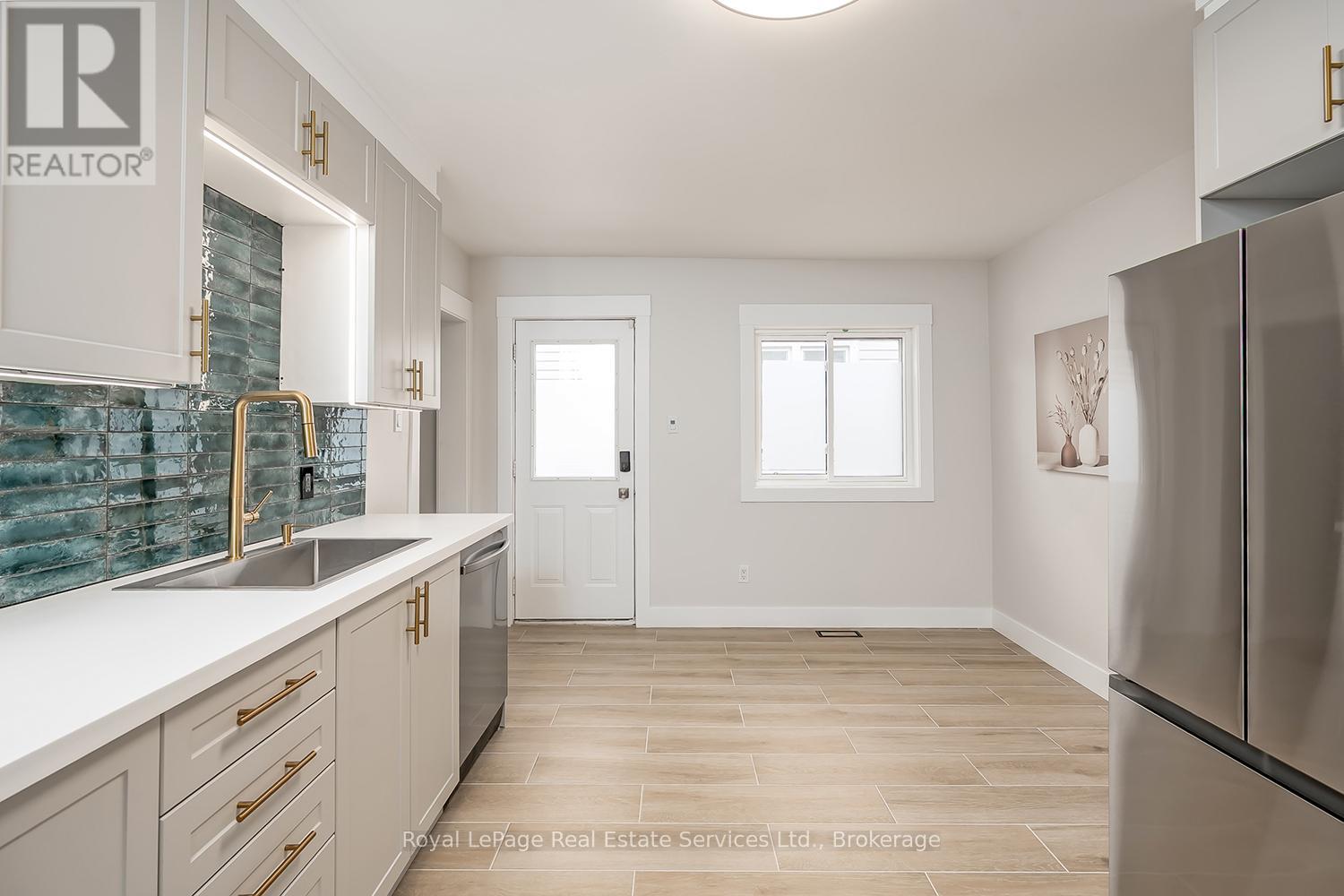 Front - 37 Albert Street, Welland, Ontario  L3B 4L1 - Photo 6 - X12276930