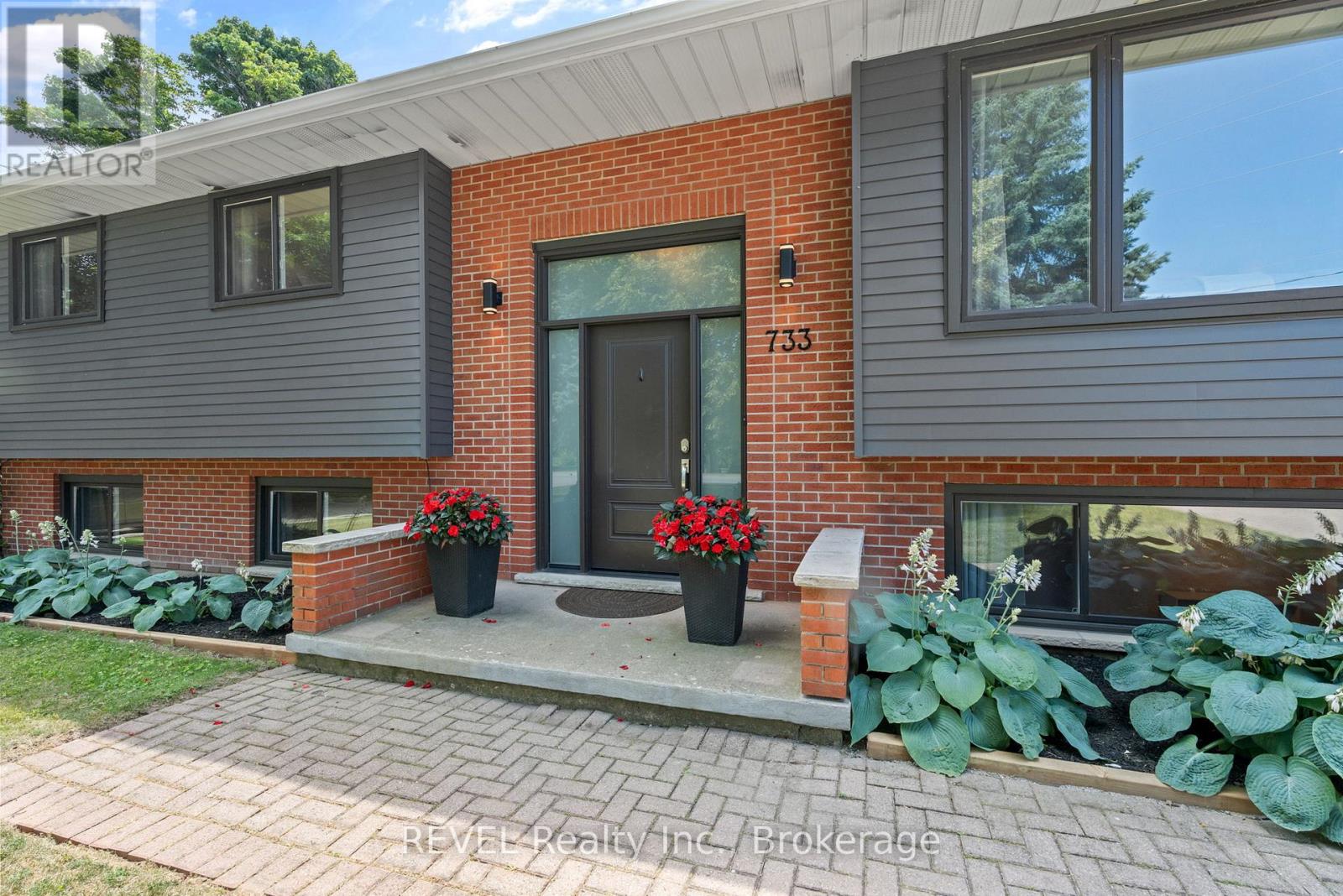 Property at 733 LINE 1 ROAD image 2