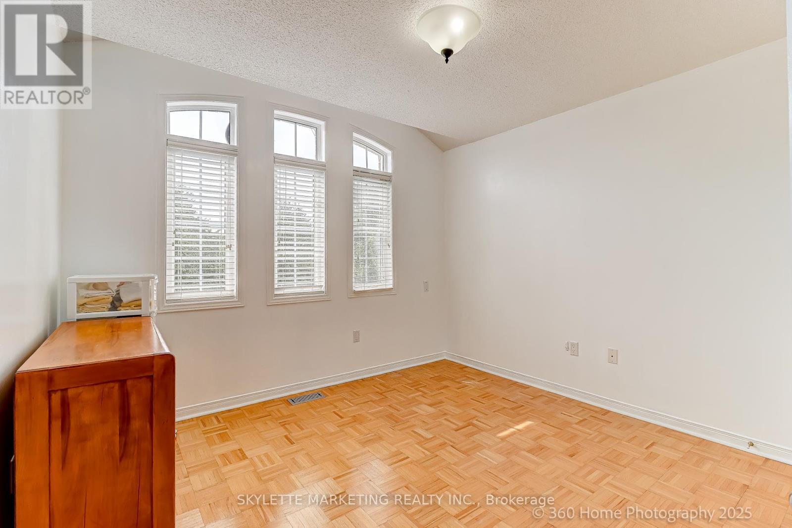 199 Kayla Crescent, Vaughan, Ontario  L6A 3P4 - Photo 13 - N12276826