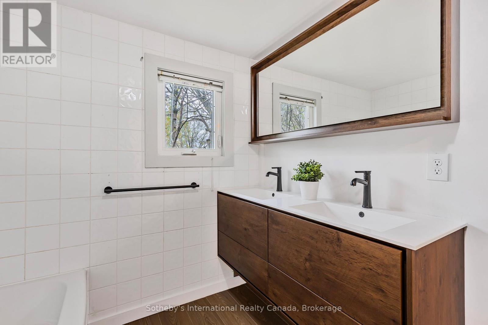 266 Port Hoover Road, Kawartha Lakes, Ontario  K0M 2C0 - Photo 5 - X12276953