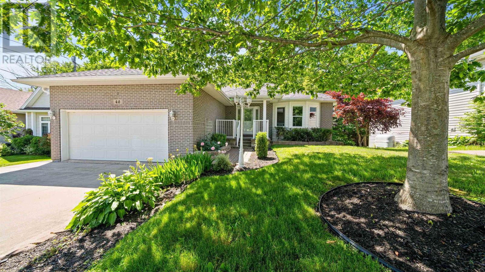 Property at 46 Lochiel Circle image 2