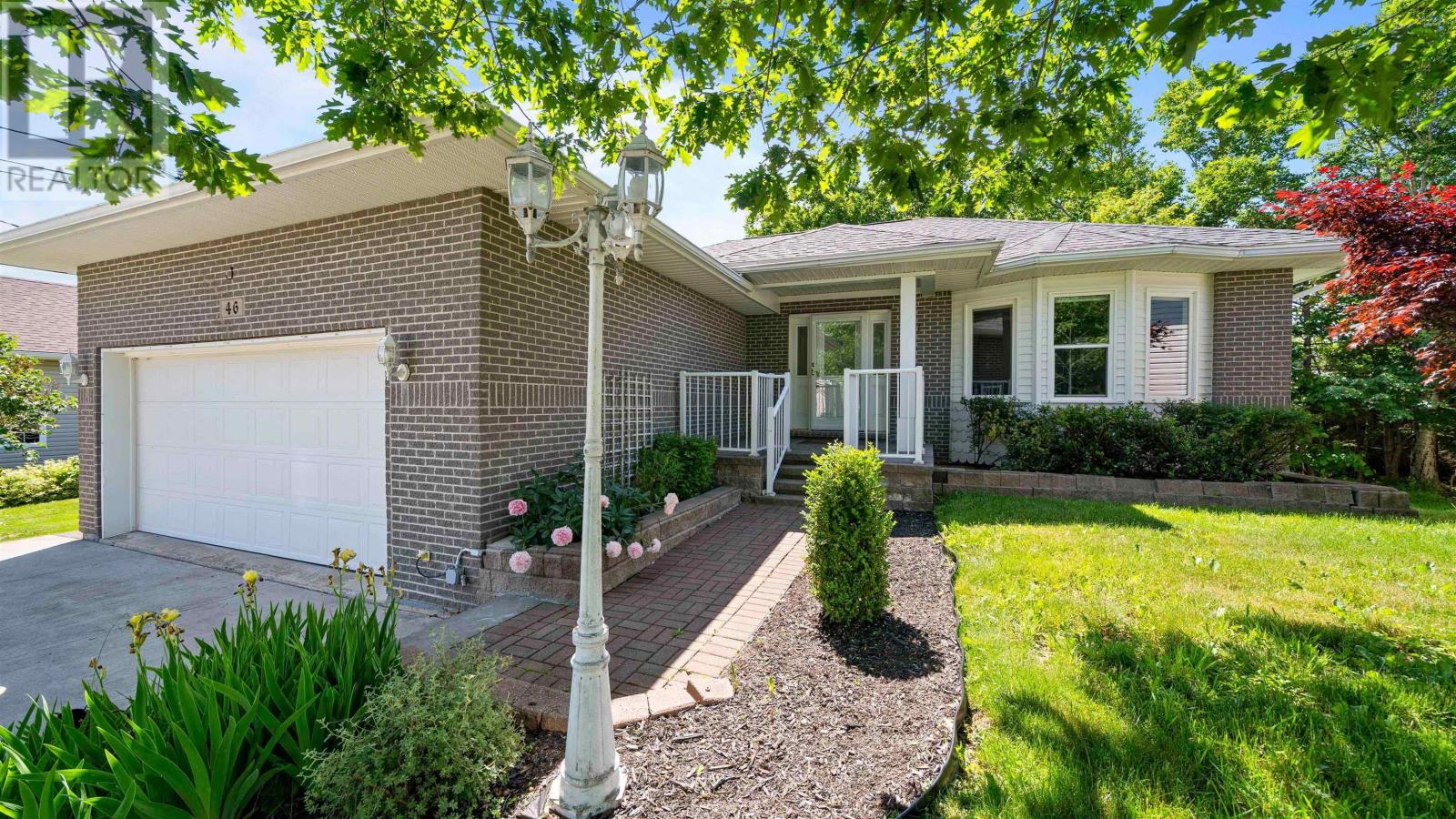 Property at 46 Lochiel Circle image 1