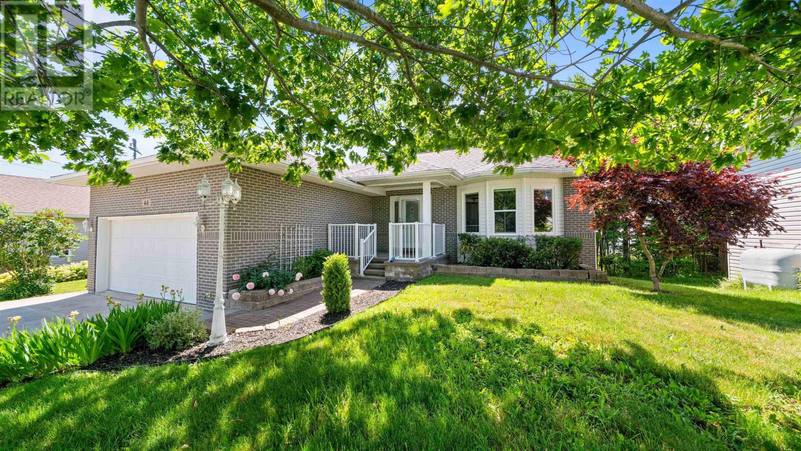 Property at 46 Lochiel Circle image 3