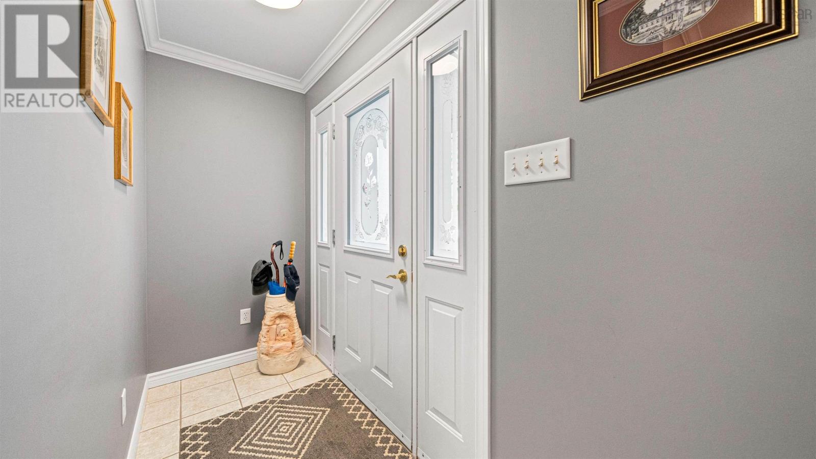 Property at 46 Lochiel Circle image 4