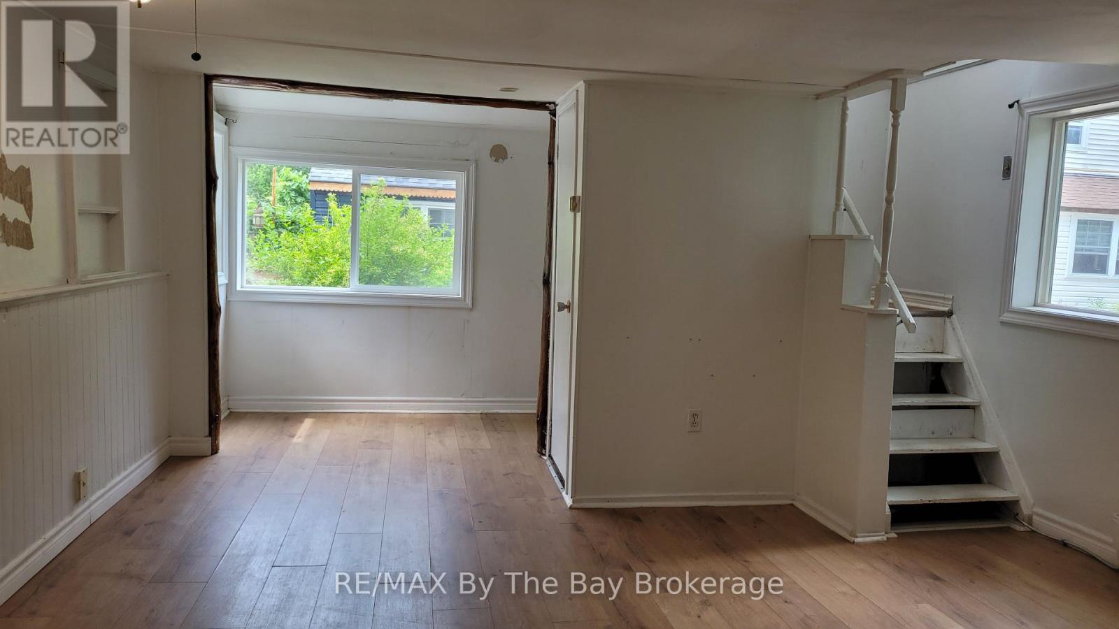 23 Glen Street, Wasaga Beach, Ontario  L9Z 2K5 - Photo 14 - S12277089