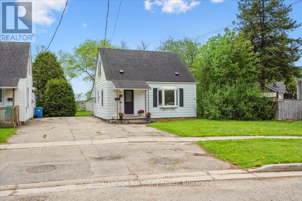 Property at 127 MEMORIAL CRESCENT image 2