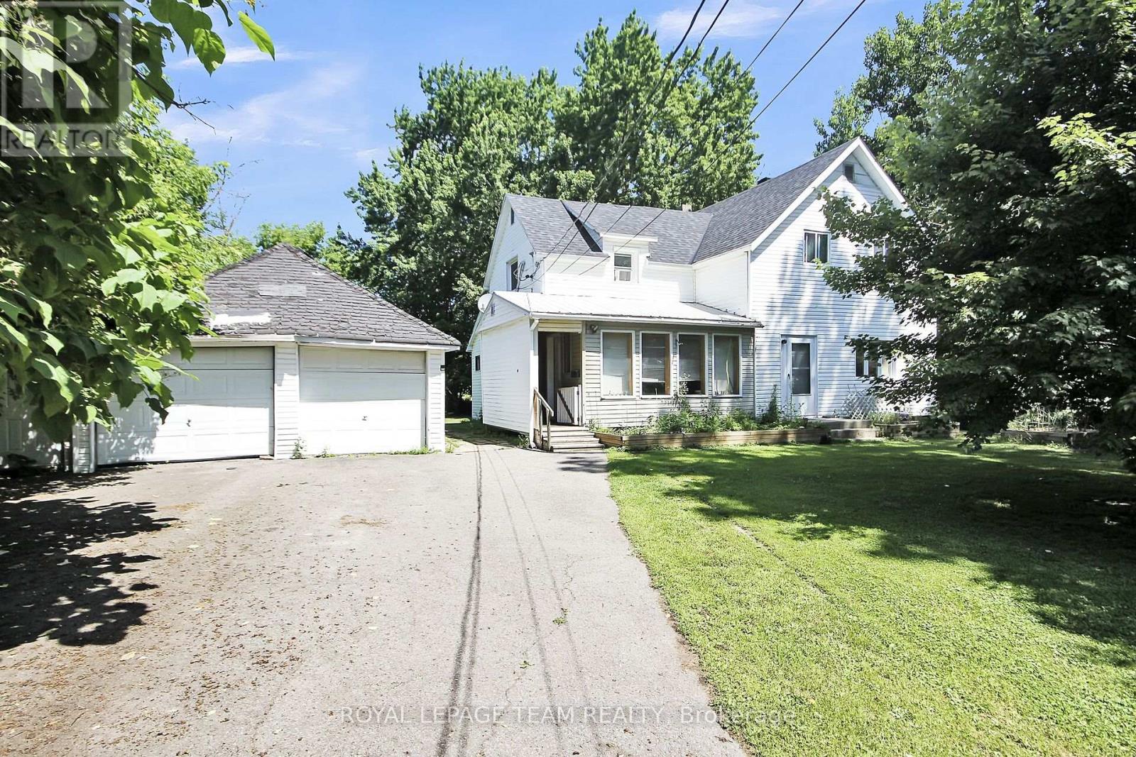 Property at 1429 BALMORAL DRIVE N image 2