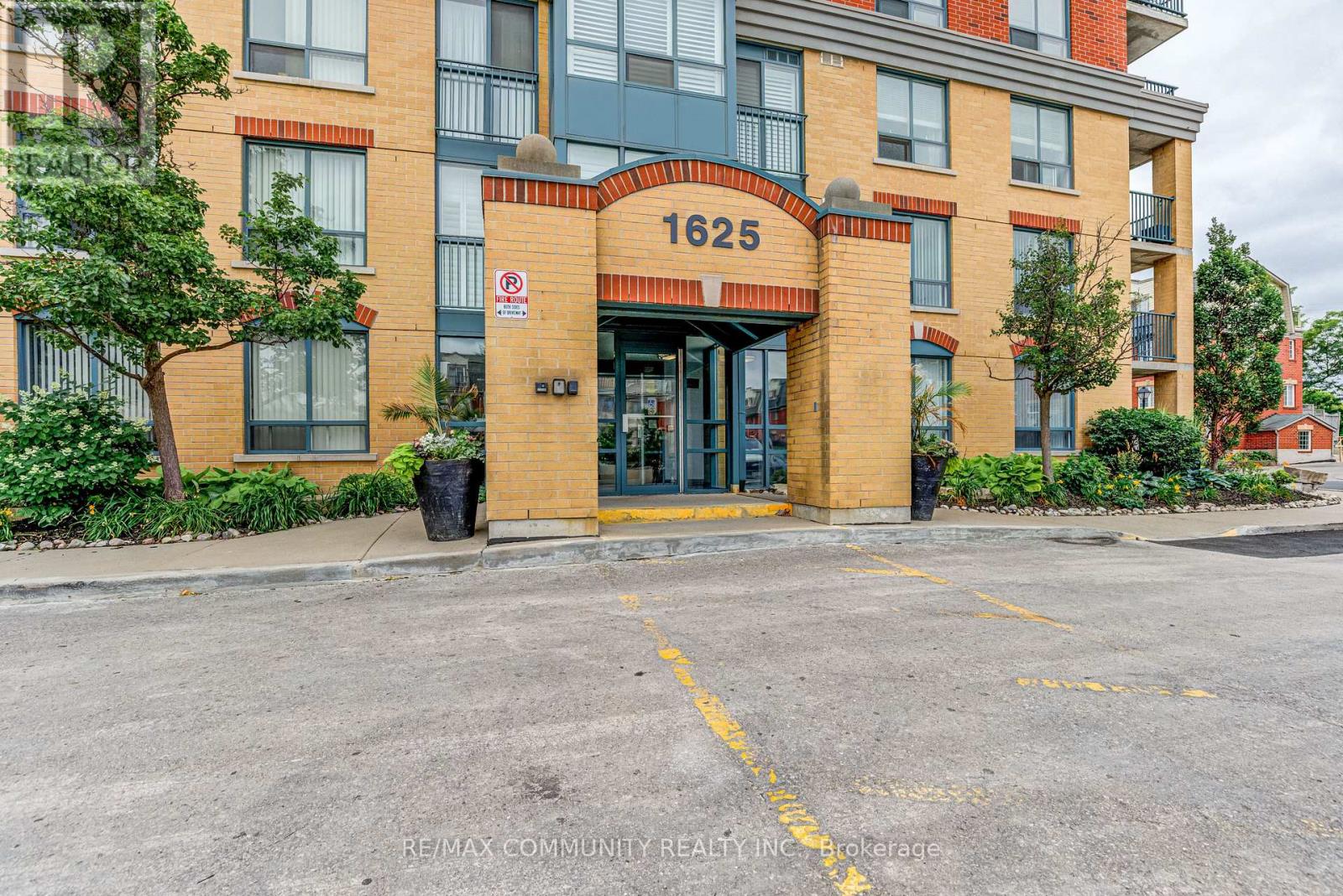 Property at 704 - 1625 PICKERING PARKWAY image 1