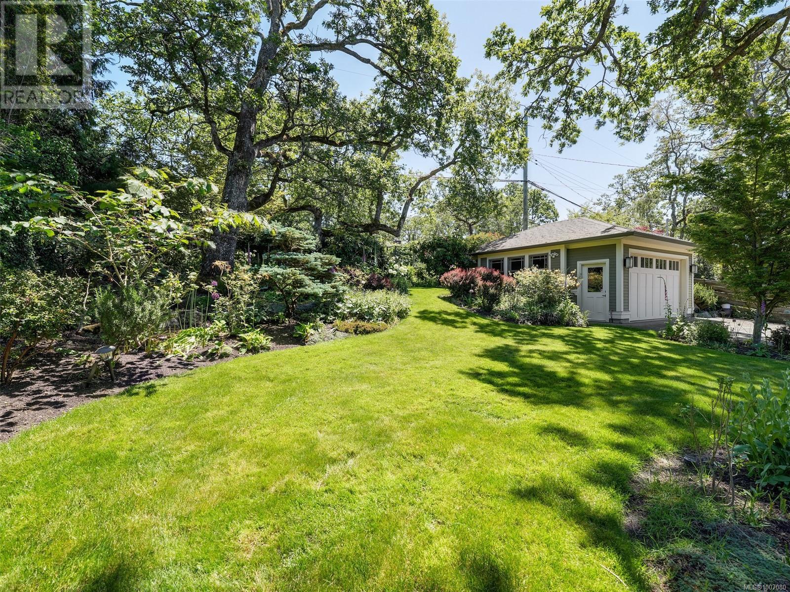 Property at 3215 Henderson Rd image 3