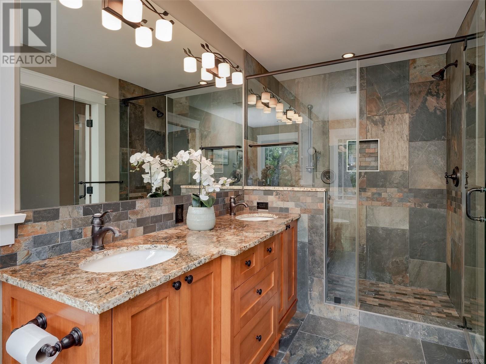 3215 Henderson Rd, Oak Bay, British Columbia  V8P 5A3 - Photo 44 - 1007080