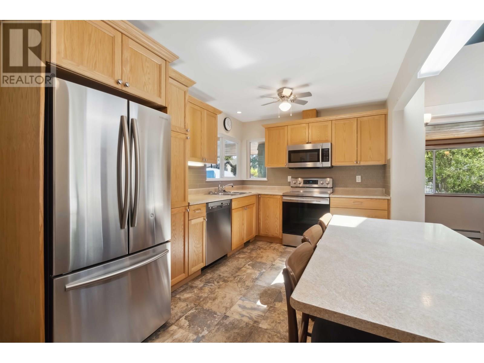 805 Foster Avenue, Coquitlam, British Columbia  V3J 2L8 - Photo 10 - R3025531
