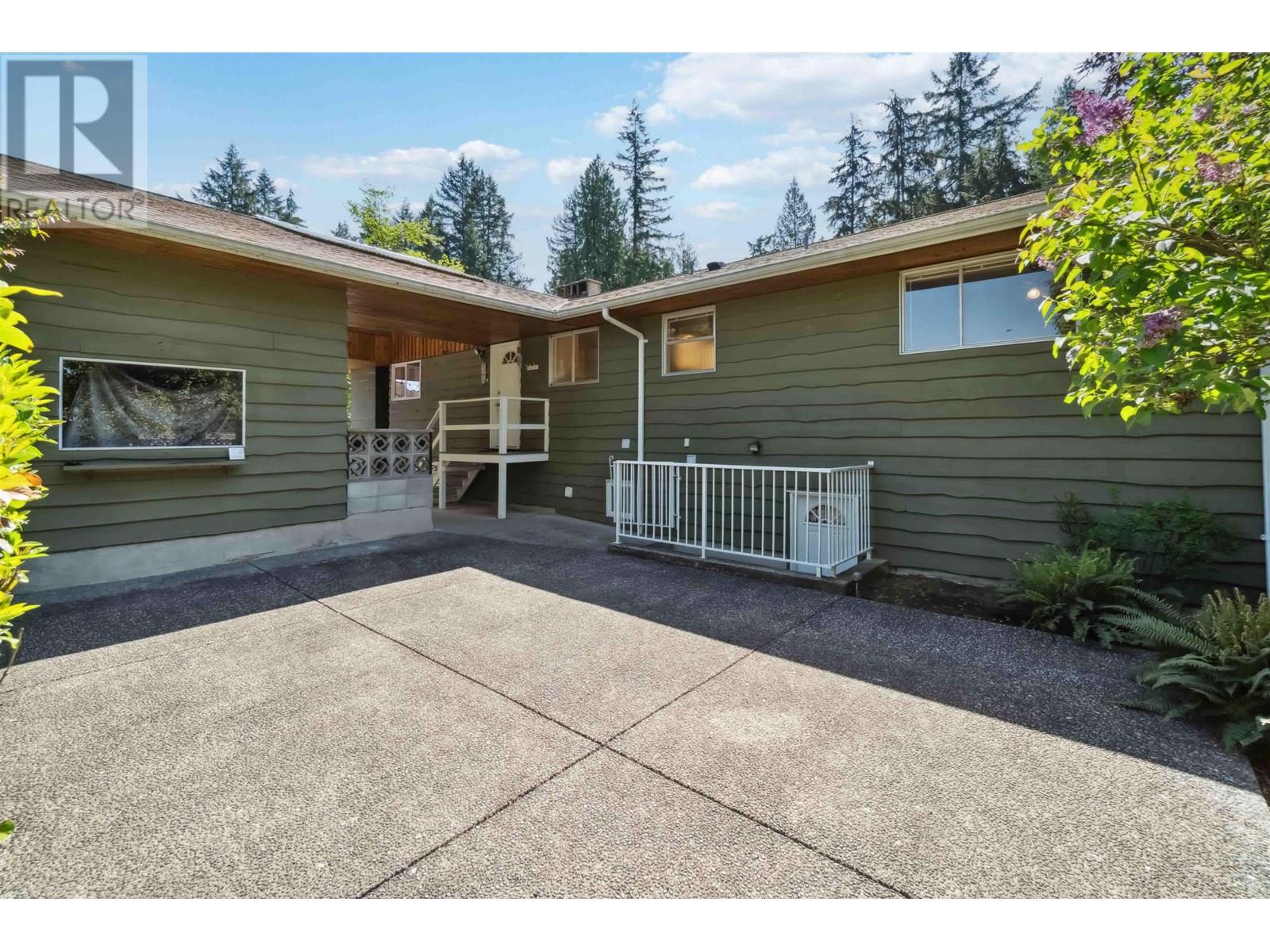 805 Foster Avenue, Coquitlam, British Columbia  V3J 2L8 - Photo 34 - R3025531