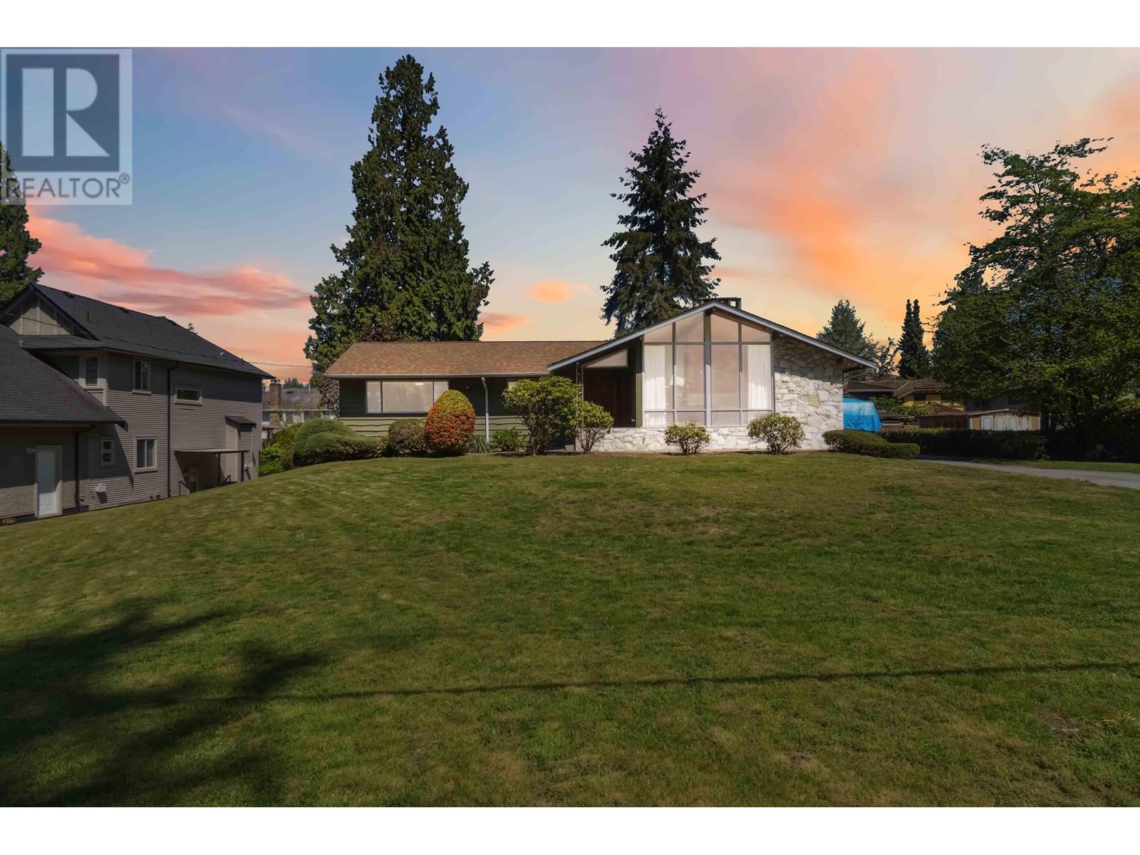 805 Foster Avenue, Coquitlam, British Columbia  V3J 2L8 - Photo 39 - R3025531