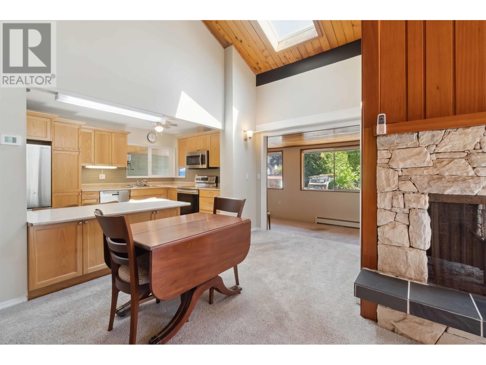 805 Foster Avenue, Coquitlam, British Columbia  V3J 2L8 - Photo 7 - R3025531