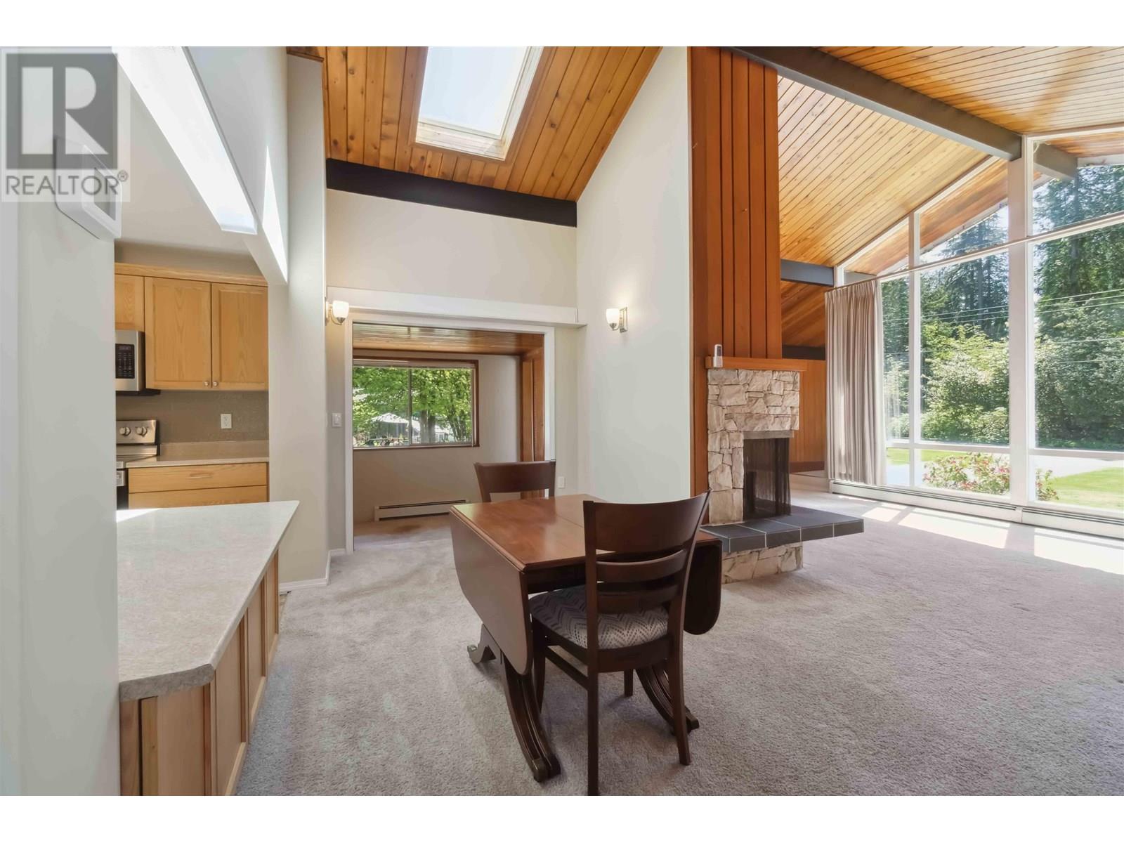 805 Foster Avenue, Coquitlam, British Columbia  V3J 2L8 - Photo 8 - R3025531