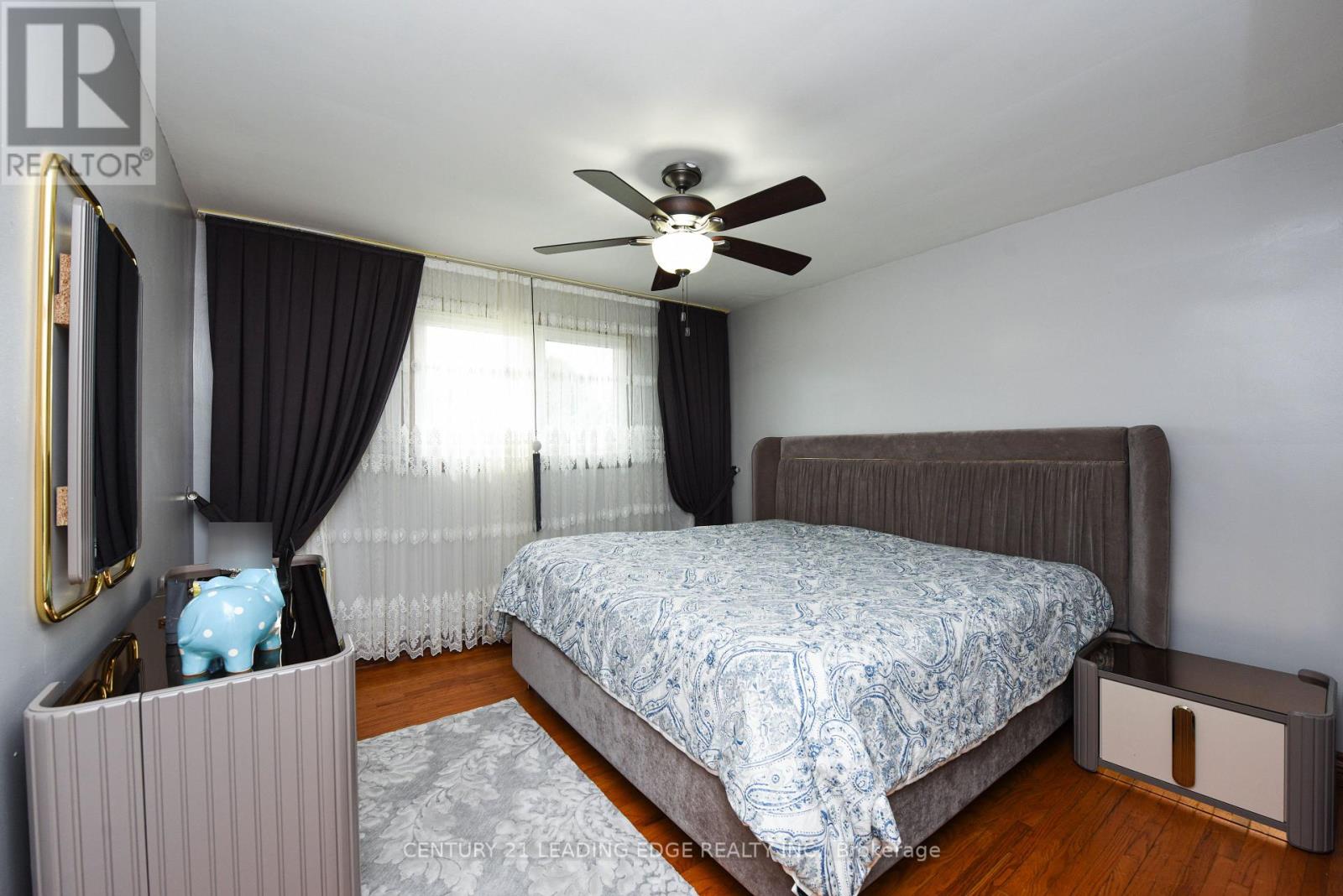 34 Paragon Road, Toronto, Ontario  M9R 1J8 - Photo 10 - W12276958
