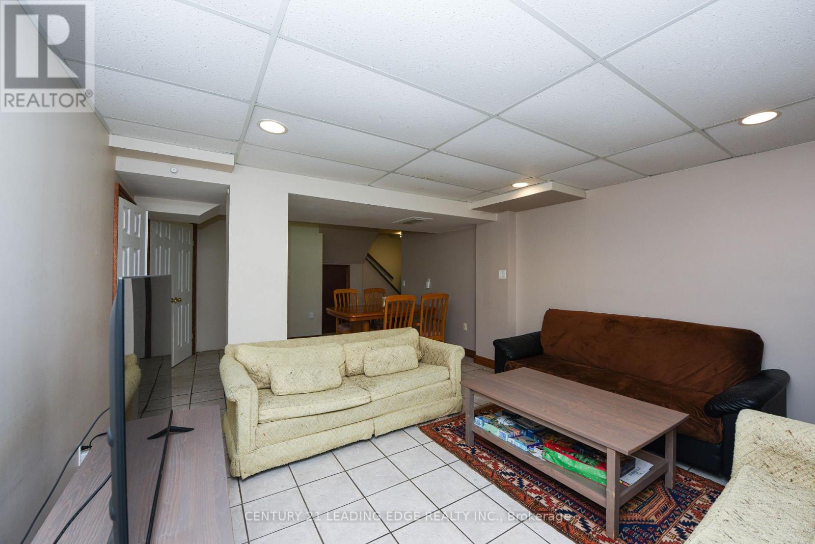 34 Paragon Road, Toronto, Ontario  M9R 1J8 - Photo 15 - W12276958