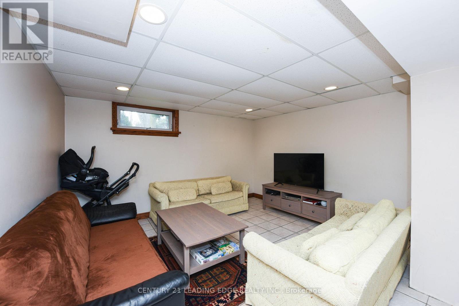 34 Paragon Road, Toronto, Ontario  M9R 1J8 - Photo 16 - W12276958