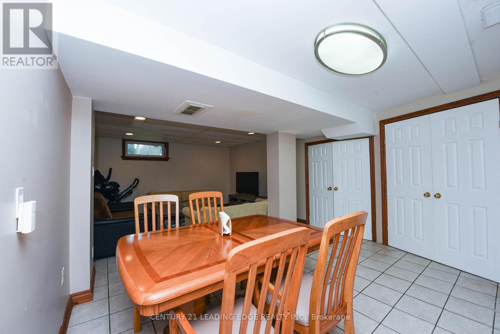 34 Paragon Road, Toronto, Ontario  M9R 1J8 - Photo 18 - W12276958