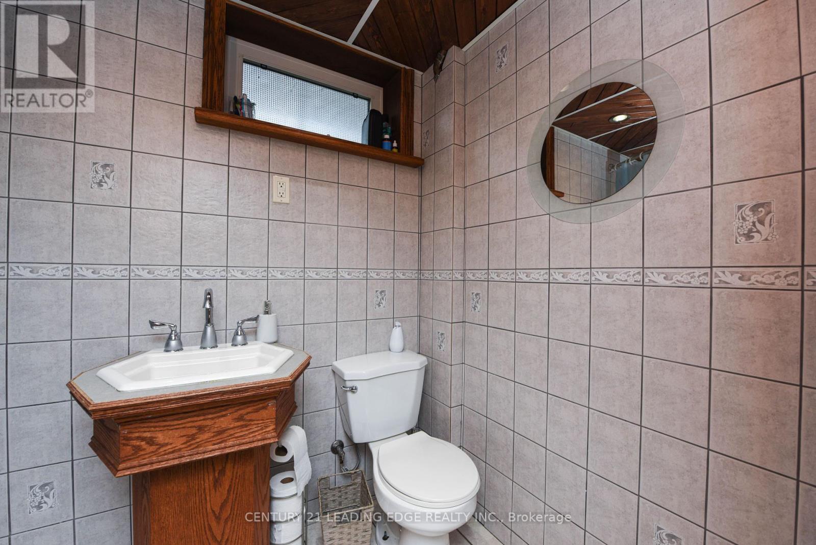 34 Paragon Road, Toronto, Ontario  M9R 1J8 - Photo 19 - W12276958