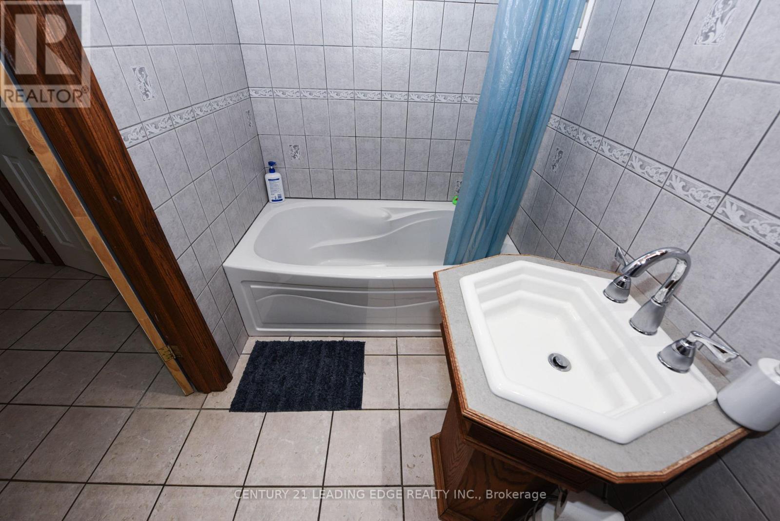 34 Paragon Road, Toronto, Ontario  M9R 1J8 - Photo 20 - W12276958