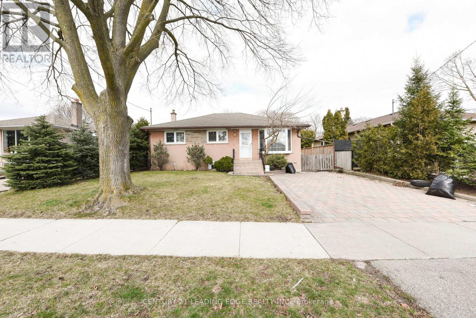 34 Paragon Road, Toronto, Ontario  M9R 1J8 - Photo 31 - W12276958