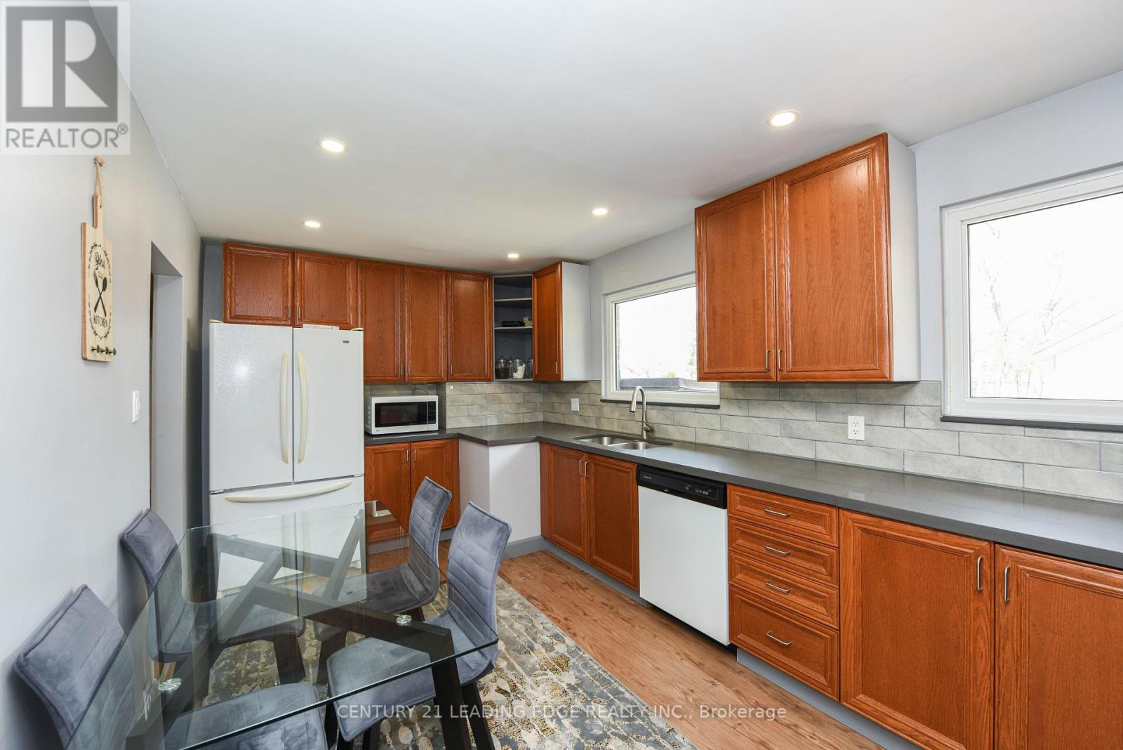 34 Paragon Road, Toronto, Ontario  M9R 1J8 - Photo 8 - W12276958