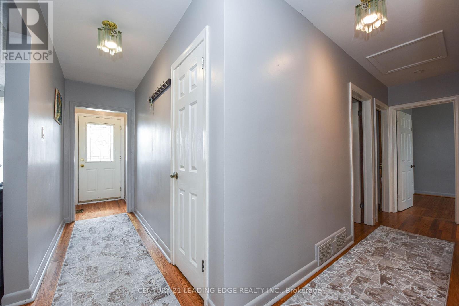 34 Paragon Road, Toronto, Ontario  M9R 1J8 - Photo 9 - W12276958