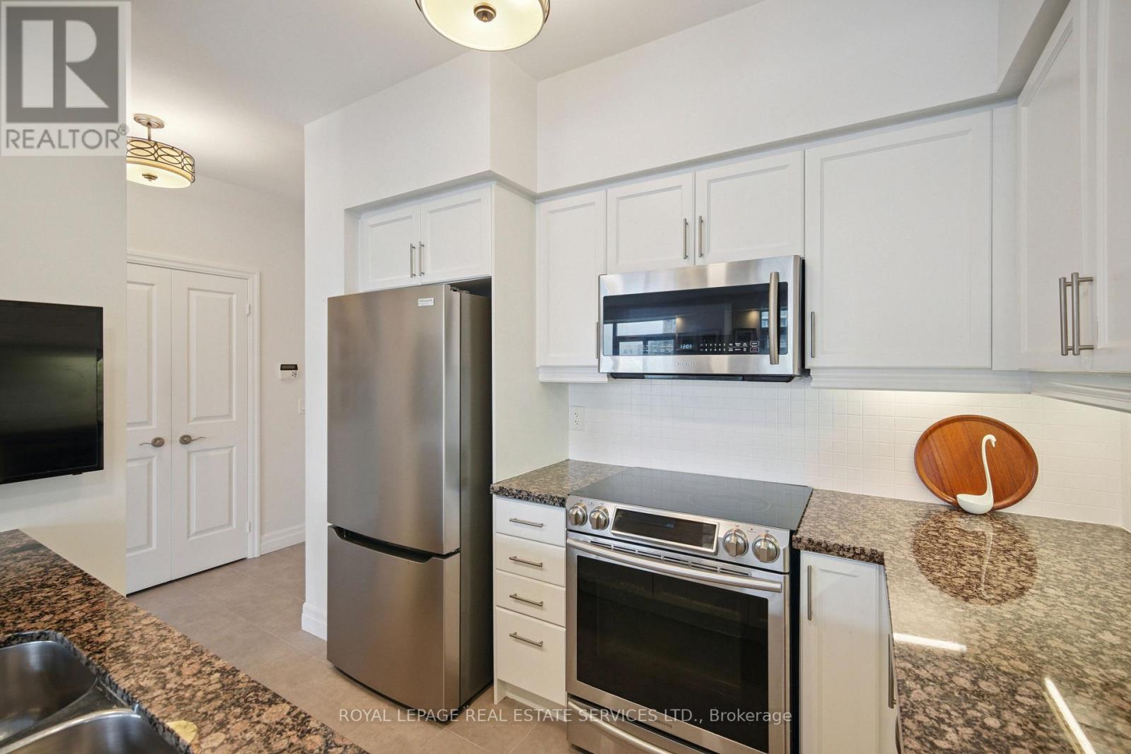 1102 - 58 Marine Parade Drive, Toronto, Ontario  M8V 4G1 - Photo 11 - W12277142