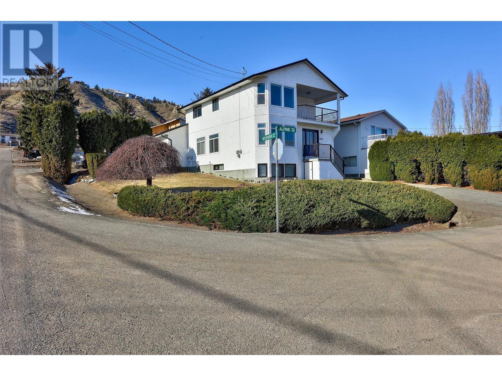 Property at 801 Alpine Terrace image 3