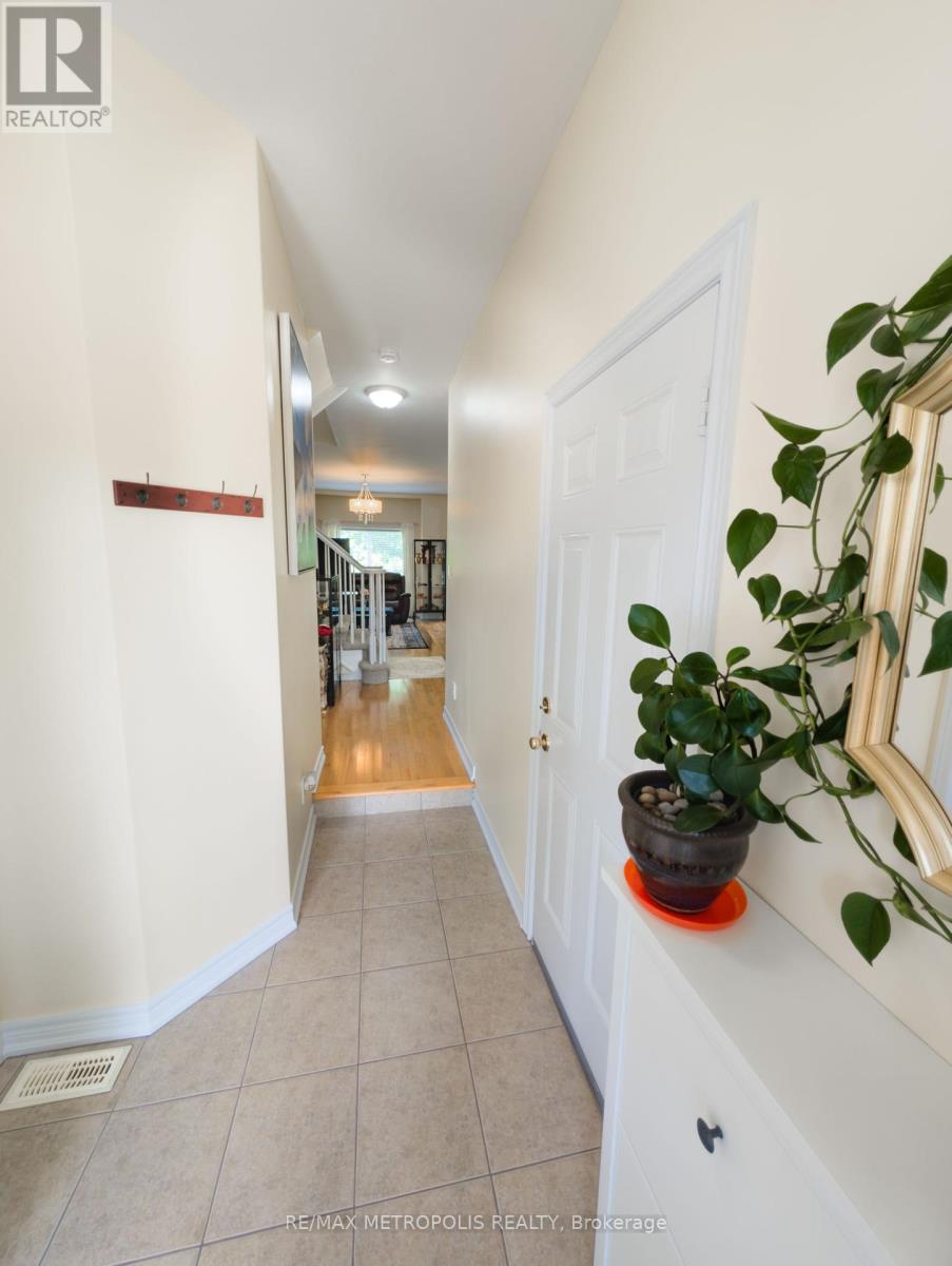 58 Chloe Street, St. Catharines, Ontario  L2P 0A5 - Photo 5 - X12277139