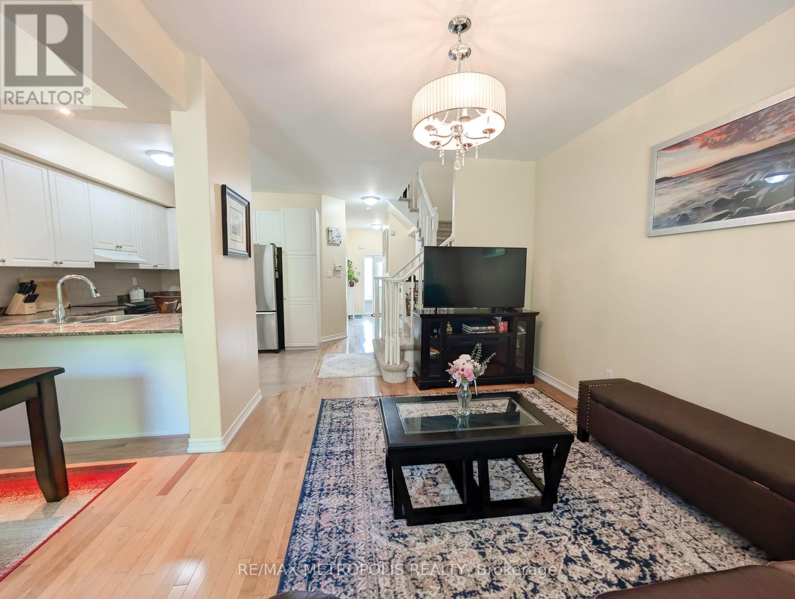 58 Chloe Street, St. Catharines, Ontario  L2P 0A5 - Photo 6 - X12277139